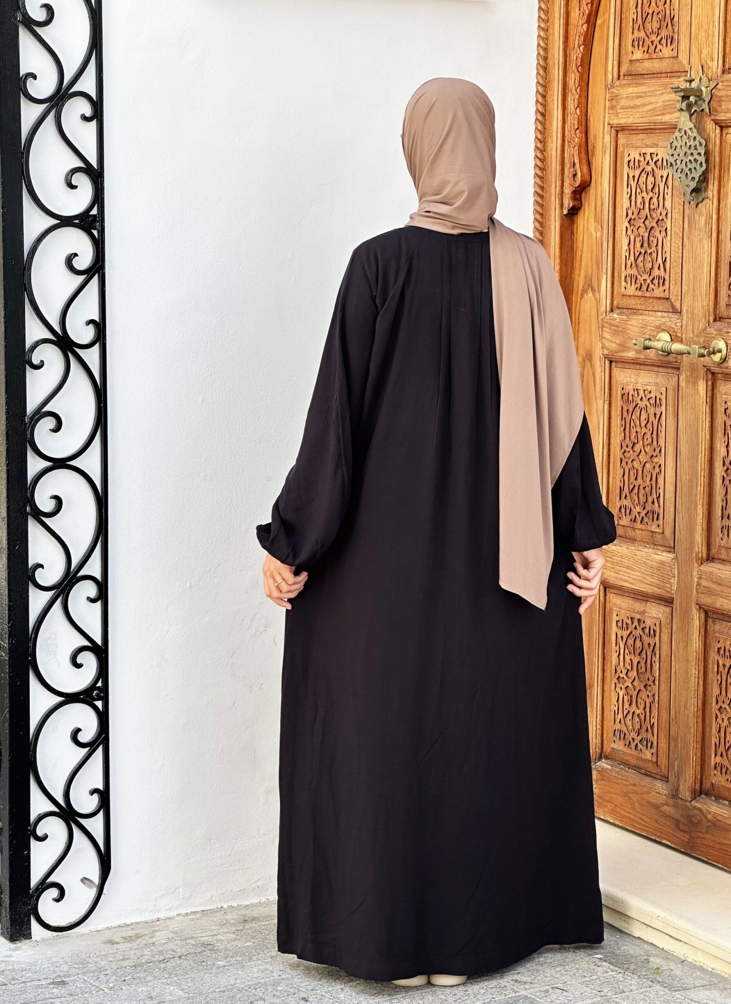 Yusr Abaya Cotton Travel Set (Abaya &amp; Trousers) - Black, 56″ (143 cm) image